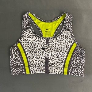 NIKE Swoosh Sports Bra